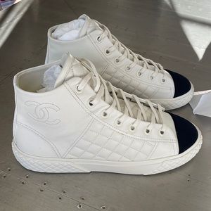Chanel 21b high top white black quilted trainer cap toe velvet sneakers sz 38.5